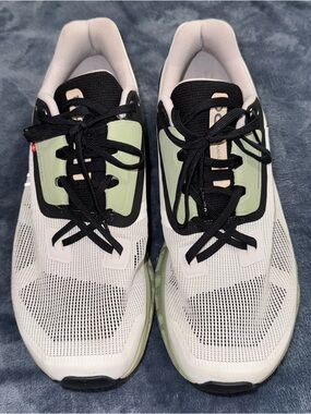 On Cloudstratus 2 White Black Size 11 Women’s